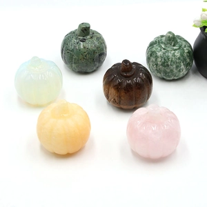 Set di sei mini zucche artigianali realizzate in varie pietre dure e cristalli