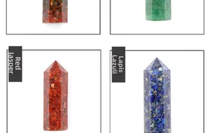 Detailansicht der sechseckigen Kristallsäulen aus Roter Jaspis und Lapislazuli