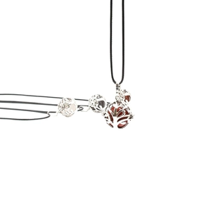 Lebensbaum Medaillon-Halskette in Silber mit brauner Perle und schwarzer Kordel