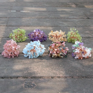 Árbol artesanal de hilo de cobre con amatista natural y piedras de cristal de color