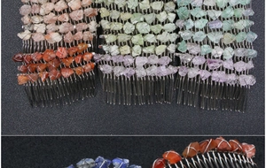 Detail handgefertigter Haar-Kämme mit Drahtwicklung und verschiedenen rohen Kristallsteinen