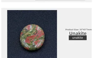 Vista macro di pietra unakite ovale rosa e verde con dimensioni 35x45x7mm