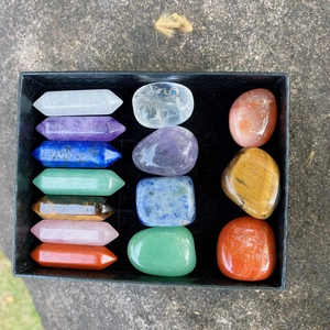 Yoga gemstone gift set featuring natural rose quartz and amethyst hexagonal prisms