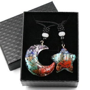 Set de pendentifs lune et étoile en pierres 7 chakras avec spirale en cuivre