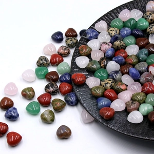 Pierres de cristal naturel de 15 mm en forme de cœur polies en couleurs variées