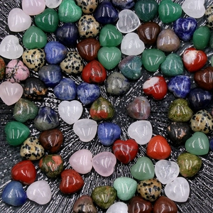 Pierres de cristal naturel en forme de cœur polies en couleurs variées pour décoration