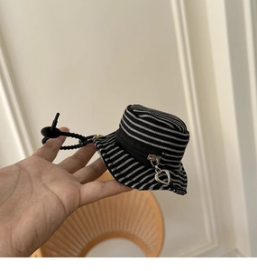 Mini fisherman hat pouch with black and white knit stripes and heart-shaped metal zipper
