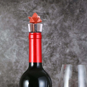 Natural red star crystal wine stopper with zinc alloy base and silicone seal ring