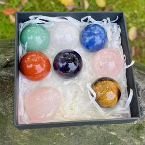 Natural Healing Crystal Chakra Stones Set With Spheres And Heart Shaped Stones Box For Meditation Yoga Home Decor Gift