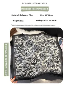 Détail d'un foulard en soie paisley 68x68cm montrant le tissu polyester et le motif