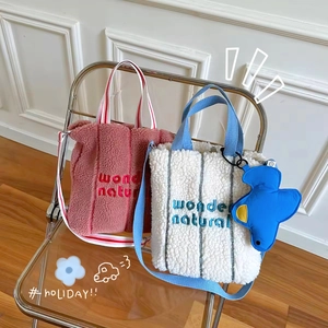 Fleece tote bags with wonder embroidery and shoulder straps in pink and cream white