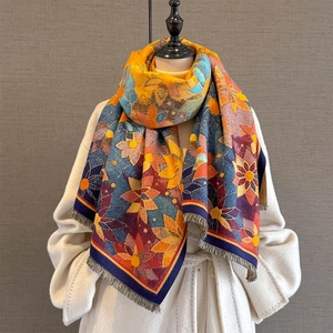 Sciarpa jacquard invernale vintage con motivo floreale artistico e lunghe nappe