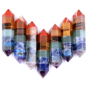 Set di sette cristalli curativi chakra con pilastri esagonali in pietra naturale