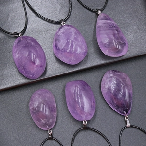 Pendentifs en améthyste violette naturelle avec colliers en corde noire réglables