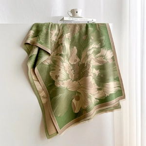 Winter retro green floral jacquard scarf for women with elegant tassel edge detail