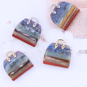 Pendentif sac en cristal naturel 30mm avec design chakra en pierres colorées