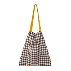 Grand sac cabas en toile à carreaux vichy avec bandoulières jaunes et style épuré