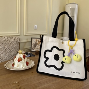 Sac à déjeuner en toile écologique avec motif de fleur et charmant pendentif peluche