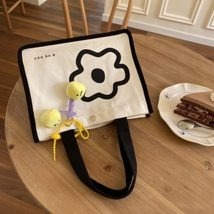 Sac à déjeuner vintage en toile avec imprimé floral noir et breloques de fleurs