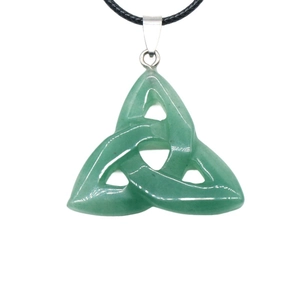 Pendaglio in cristallo aventurina verde con nodo celtico e cordino nero per collana