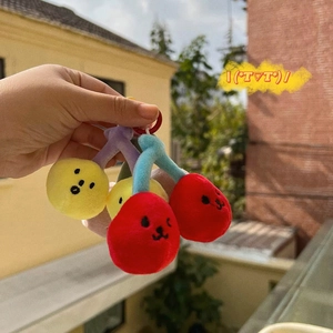 Niedliches Kirsch-Plüsch-Schlüsselanhänger-Set in Macaron-Farben mit Stickerei