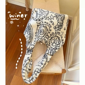 Sherpa tote bag with black paisley patterns and comfortable wide shoulder strap