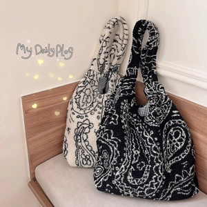 Lamb wool paisley tote bags in black and white bohemian prints with large capacity