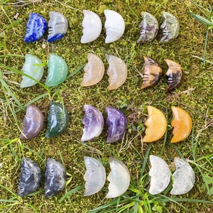Moon Face Natural Crystal Stone Hand Carved Man In The Moon Healing Stones Decorative Ornament DIY Jewelry Accessories