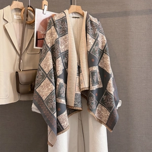 Retro plaid jacquard cashmere-feel shawl scarf with vintage baroque patterns and fringe
