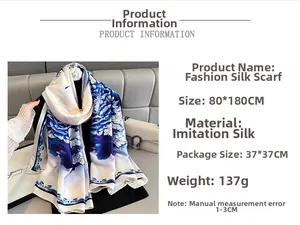 Detailansicht eines blau-weißen Satin-Schals mit technischen Produktspezifikationen