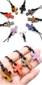 Colliers croix Ankh artisanaux avec cristaux naturels et pierres d'agate variées