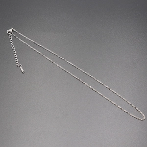 Detailed shot of silver O-chain with lobster clasp and adjustable extension link