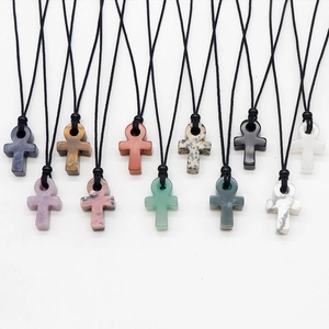 Colliers croix Ankh artisanaux en divers cristaux naturels comme l'œil de tigre et améthyste