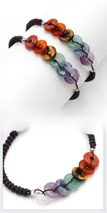 Détails du bracelet chakra en pierres naturelles avec cordon tressé et perles argentées