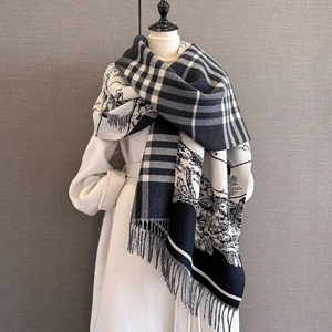 Écharpe d'hiver en faux cachemire avec jacquard paysage noir et blanc et pompons