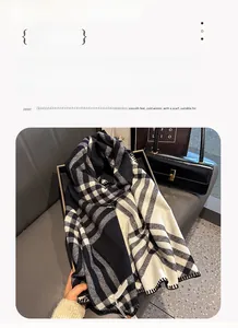 Detailed view of black and white checkered imitation cashmere scarf sized 192x53cm