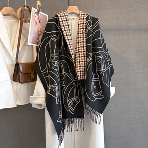 Sciarpa spessa effetto cashmere con motivo a cavallo, interno pied de poule e frange