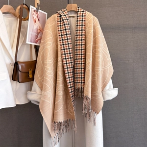Sciarpa spessa effetto cashmere con motivi equestri e nappe per calore invernale