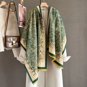Dicker Pashmina-Schal aus Kaschmirimitat mit grünem Wald-Jacquardmuster und Fransen