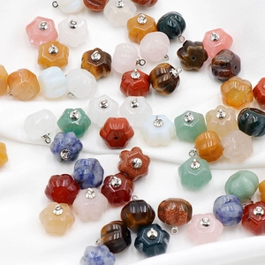 Pendentif Citrouille en Pierre Naturelle Cristal Agate pour Fabrication de Bijoux DIY Breloques en Pierre Gemme Sculptées à la Main pour Collier Bracelet