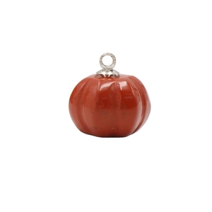Pendentif citrouille en pierre naturelle rouge avec fermoir argenté poli