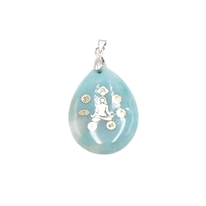 Pendentif goutte d'eau en cristal naturel avec sept chakras et figurine de méditation