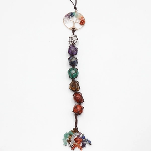 Pendentif Arbre de Vie fait main avec sept pierres de chakra naturelles pour voiture