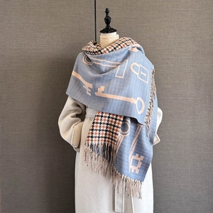 Thick cashmere-like scarf with vintage key jacquard pattern and classic houndstooth reverse