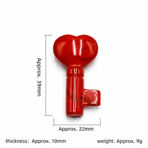 Ciondolo a forma di chiave a cuore in diaspro rosso lucido con dimensioni e peso