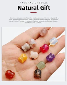 Dettaglio di perline in cristallo naturale a forma di tulipano per gioielli fai da te