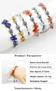 Dettaglio dei bracciali in pietre naturali con ciondoli Mano di Fatima e Occhio