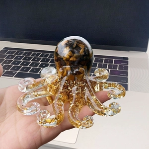 Handmade Octopus Resin Figurine With Natural Crystal Stone Gold Foil Transparent Animal Sculpture For Home Office Desktop Decor Gift
