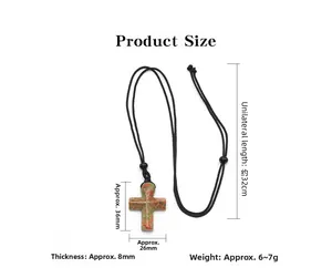 Detailansicht Unakite-Kristallkreuz-Anhänger, 36mm, mit Abmessungen auf weißem Hintergrund