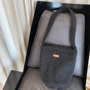 Women Polyester Plush Bucket Bag Black Sparkling Faux Fur Shoulder Crossbody Winter Casual Handbag Magnetic Closure